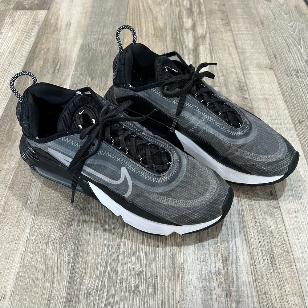 NIKE | Air Max 2090, Sz 9